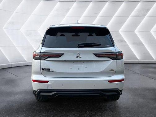 2026 Mitsubishi Outlander ES