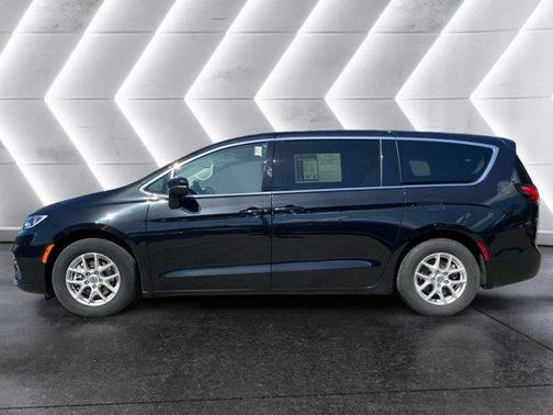 2023 Chrysler Pacifica Touring-L