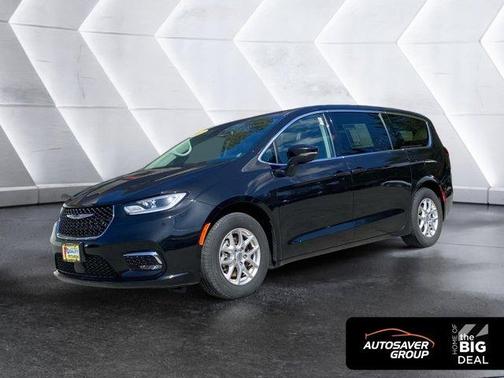 2023 Chrysler Pacifica Touring-L
