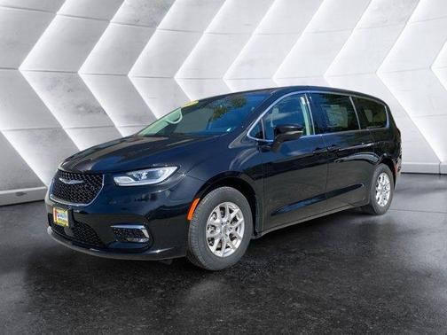 2023 Chrysler Pacifica Touring-L