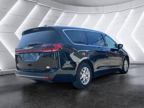 2023 Chrysler Pacifica Touring-L
