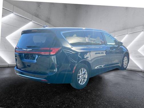 2023 Chrysler Pacifica Touring-L