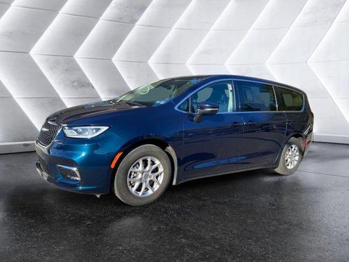 2023 Chrysler Pacifica Touring-L