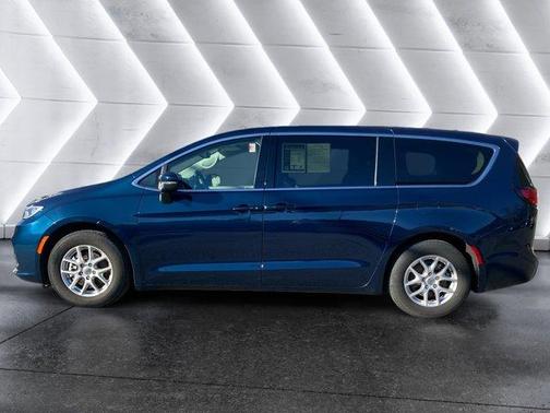2023 Chrysler Pacifica Touring-L
