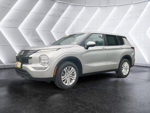 2022 Mitsubishi Outlander ES