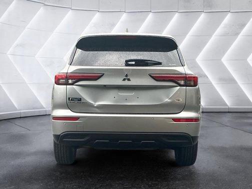 2022 Mitsubishi Outlander ES