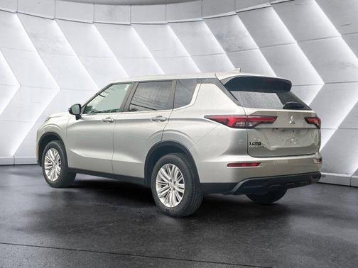 2022 Mitsubishi Outlander ES