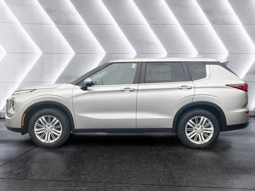 2022 Mitsubishi Outlander ES