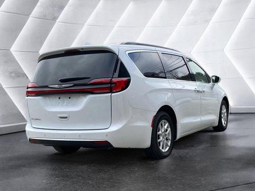 2022 Chrysler Pacifica Touring-L