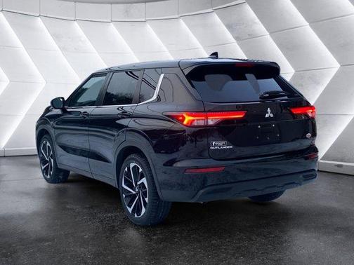 2022 Mitsubishi Outlander ES