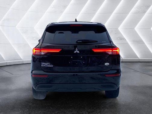 2022 Mitsubishi Outlander ES