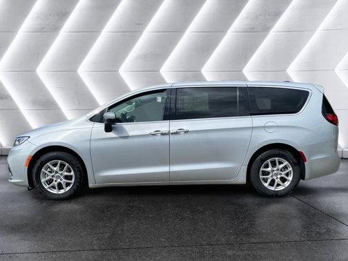 2023 Chrysler Pacifica Touring-L