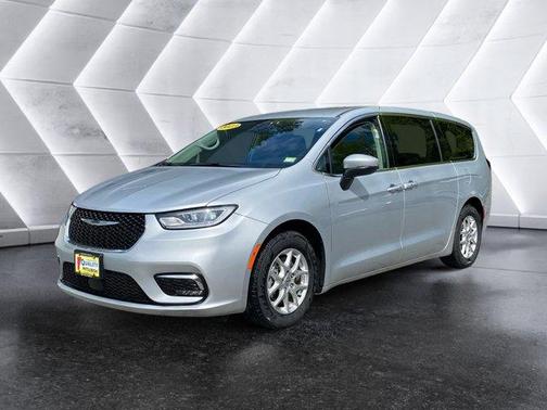 2023 Chrysler Pacifica Touring-L