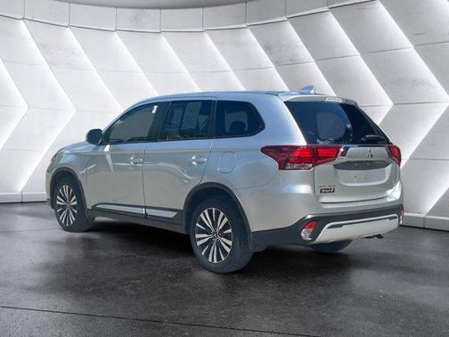 2020 Mitsubishi Outlander SE