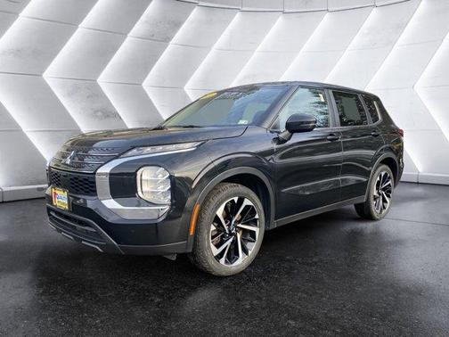 2022 Mitsubishi Outlander ES