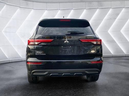 2022 Mitsubishi Outlander ES