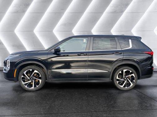 2022 Mitsubishi Outlander ES