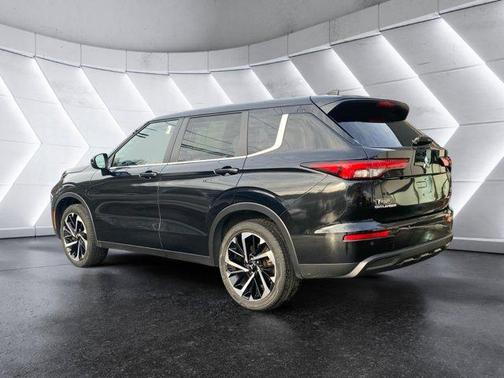 2022 Mitsubishi Outlander ES