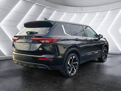 2022 Mitsubishi Outlander ES