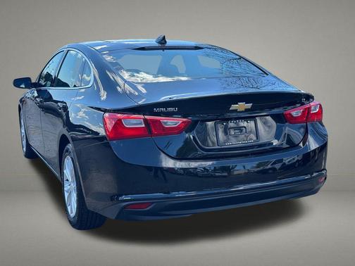 Mosaic Black Metallic 2024 Chevrolet Malibu FWD 1LT