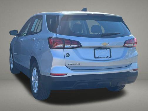 Silver Ice Metallic 2022 Chevrolet Equinox LS