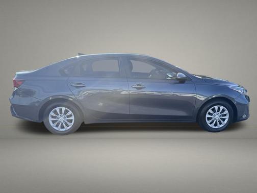 2022 Kia Forte FE