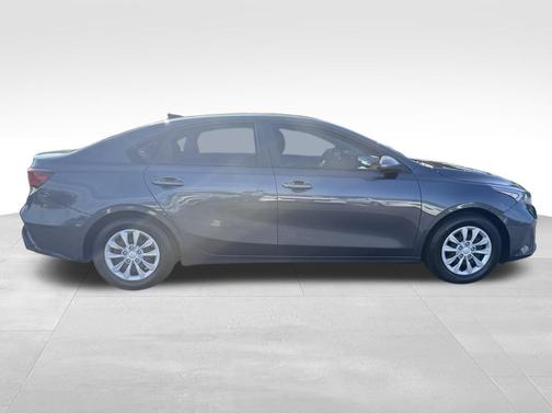 2022 Kia Forte FE