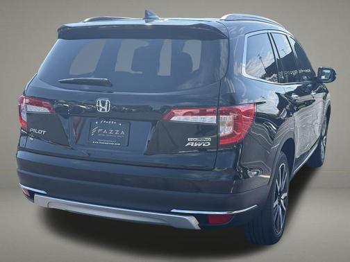 2022 Honda Pilot Touring 8-Passenger