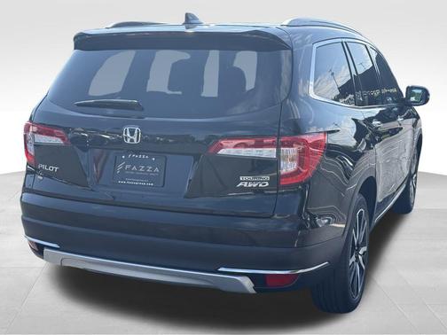 2022 Honda Pilot Touring 8-Passenger