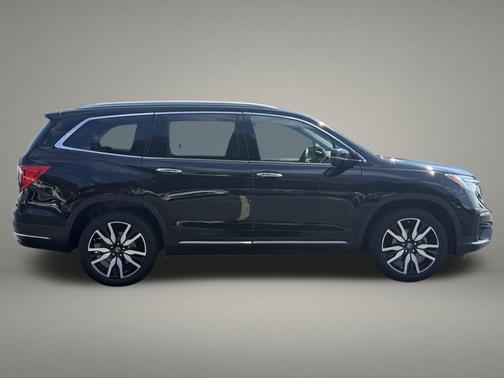 2022 Honda Pilot Touring 8-Passenger