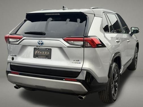 2022 Toyota RAV4 Hybrid SE