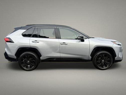 2022 Toyota RAV4 Hybrid SE