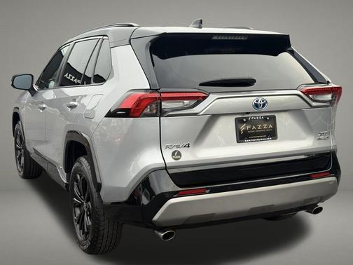 2022 Toyota RAV4 Hybrid SE