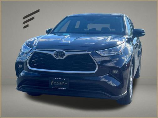 Midnight Black Metallic 2020 Toyota Highlander LE