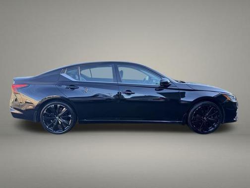 2022 Nissan Altima SR FWD