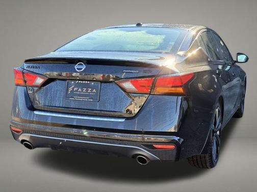 2022 Nissan Altima SR FWD