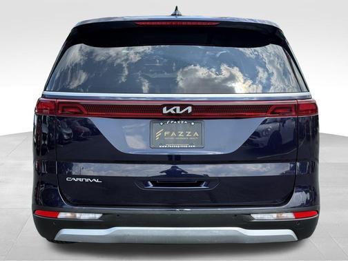 2023 Kia Carnival LX