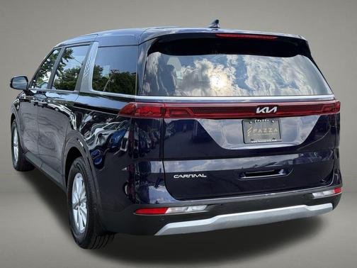 2023 Kia Carnival LX