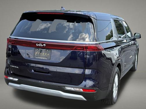 2023 Kia Carnival LX