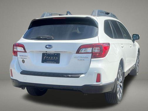 Crystal White Pearl 2017 Subaru Outback 3.6R Limited