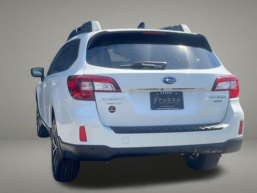 Crystal White Pearl 2017 Subaru Outback 3.6R Limited