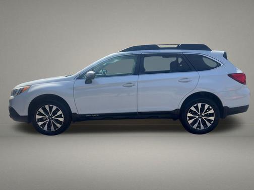 Crystal White Pearl 2017 Subaru Outback 3.6R Limited