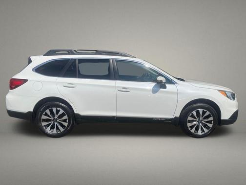 Crystal White Pearl 2017 Subaru Outback 3.6R Limited