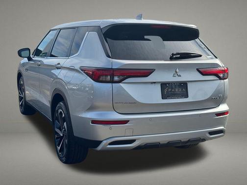 White Diamond/Black Roof 2024 Mitsubishi Outlander PHEV SE Ralliart