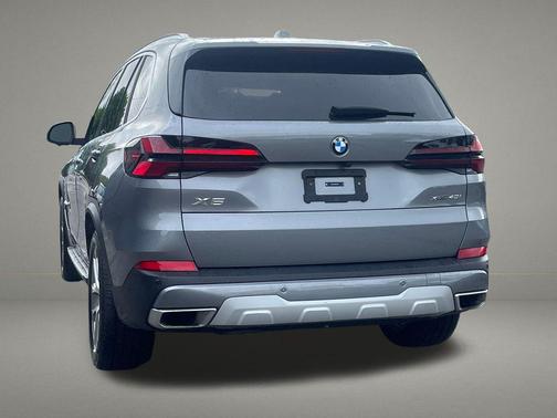 Gray Metallic 2025 BMW X5 xDrive40i