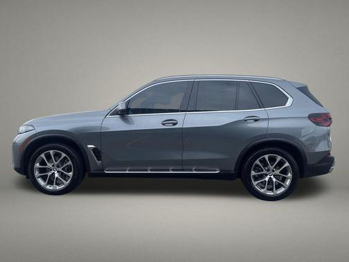 Gray Metallic 2025 BMW X5 xDrive40i