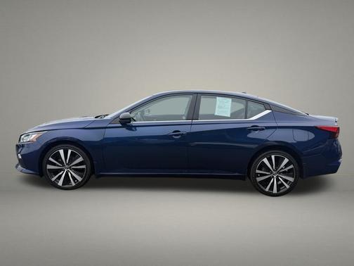 Deep Blue Pearl 2019 Nissan Altima 2.5 SR