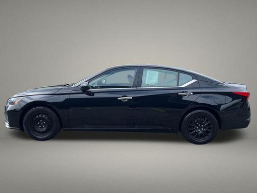 Super Black Clearcoat 2023 Nissan Altima S FWD