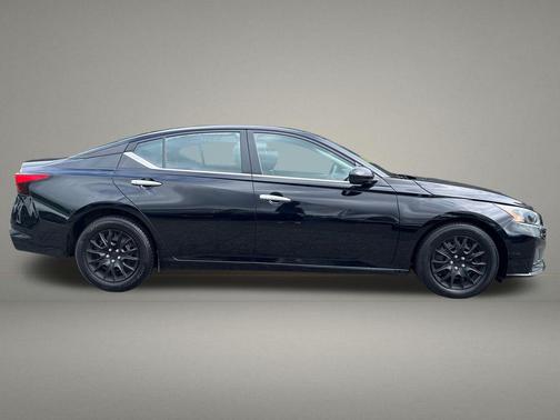 Super Black Clearcoat 2023 Nissan Altima S FWD