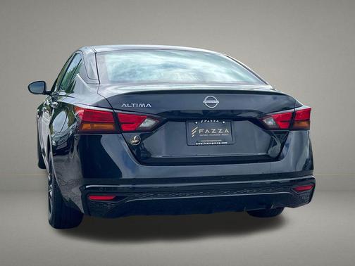 Super Black Clearcoat 2023 Nissan Altima S FWD